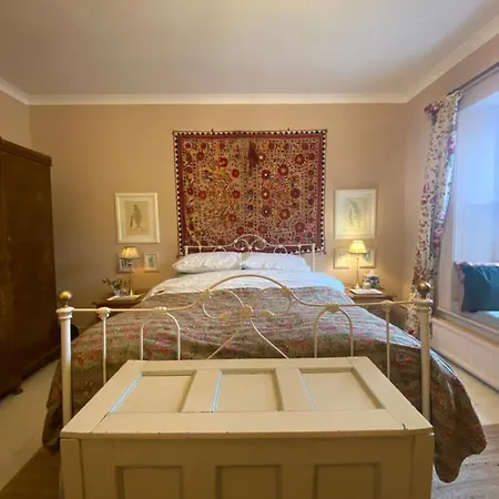 Historic House In Beatrix Potter Village בית כפרי